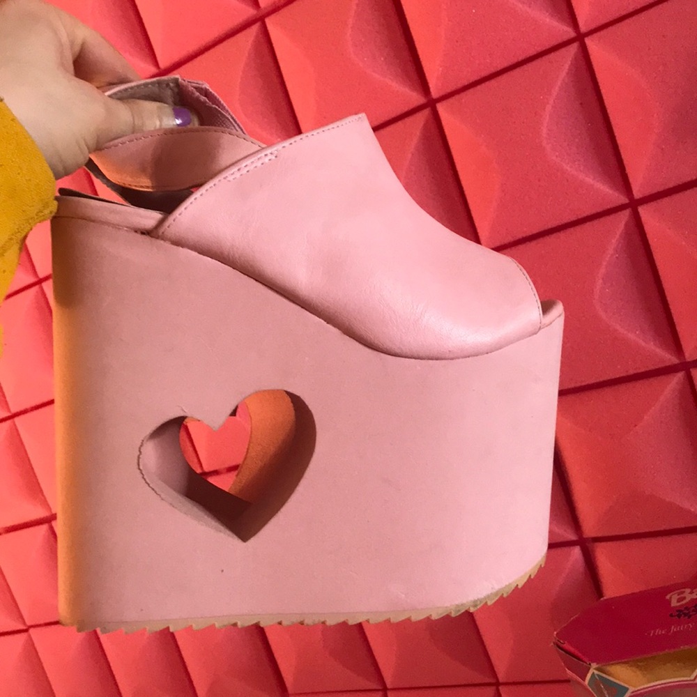 Heart cutout platforms